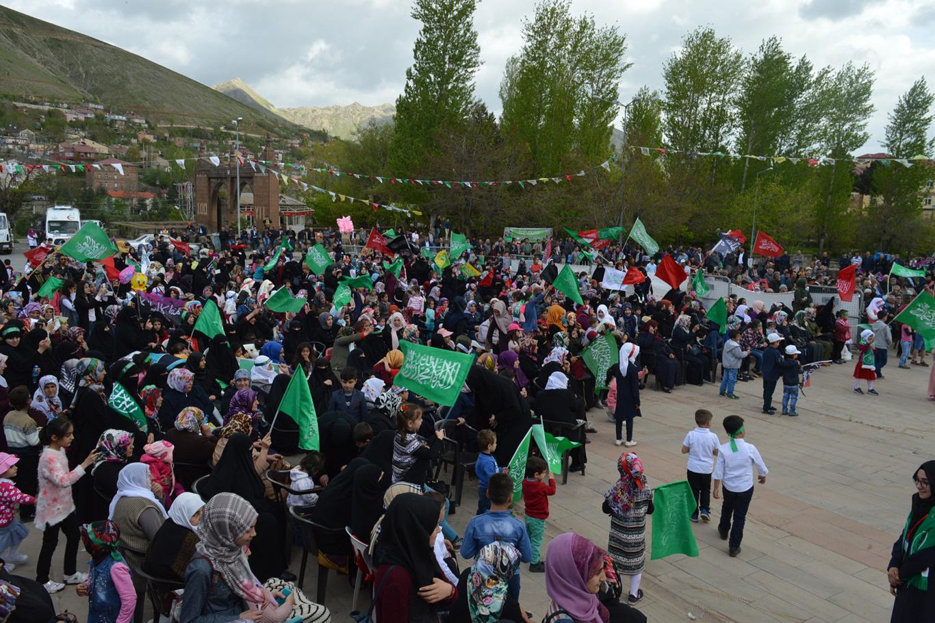 "Hazreti Muhammed'in sünnetini terk ettiğimiz için bölge kan ağlıyor" "Hazreti Muhammed'in sünnetini terk ettiğimiz için bölge kan ağlıyor"